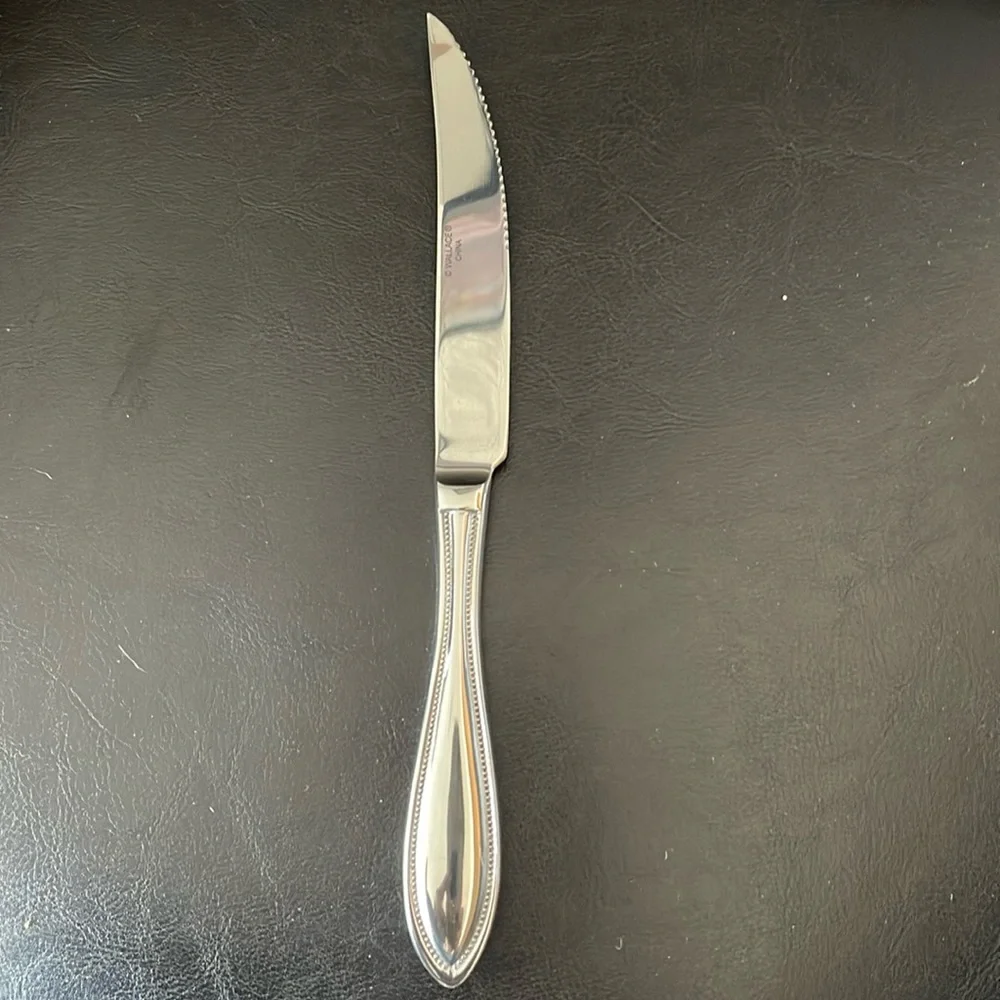New in wrapper Wallace American Tradition Sharp serrated Steak Knife